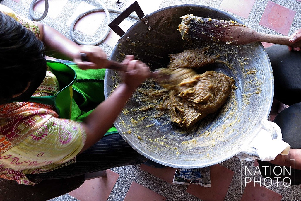 "ทุเรียนกวน" ทางออกผลไม้ปักษ์ใต้ล้นตลาด ชาวสวนต้องช่วยตัวเอง