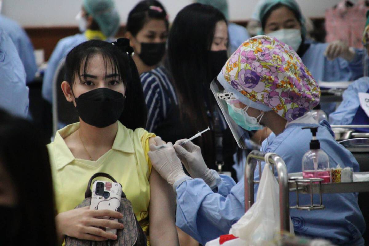 บุคลากรทางการแพทย์นับพัน-เริ่มฉีดบูสเตอร์เข็ม 3วันแรก