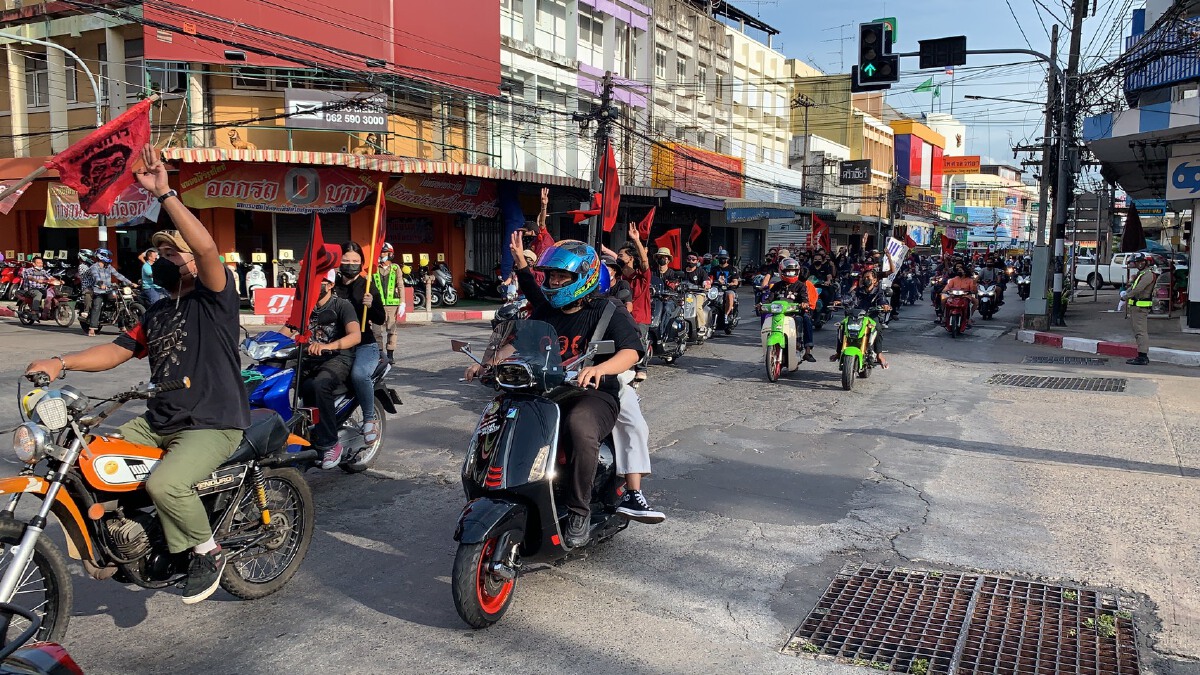 ตร.รักษาความสงบ คาร์ม็อบครึ่งพันบีบแตร่ไล่รอบเมือง