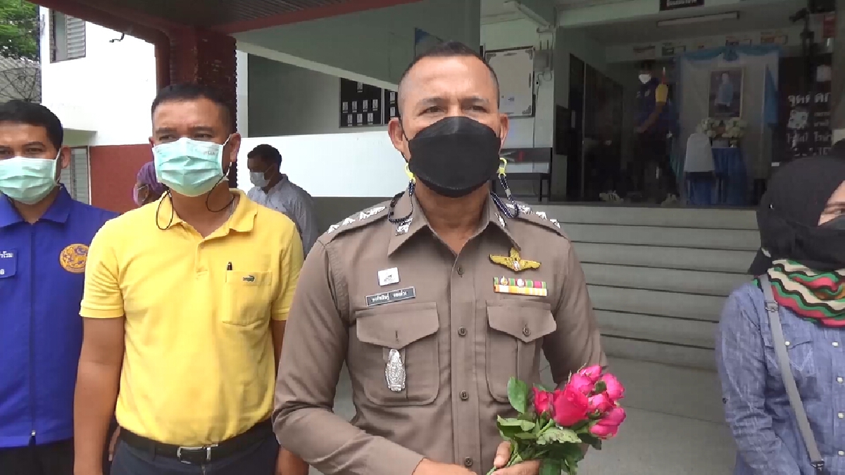 จบดราม่าโค่นต้นข่อย หอบดอกไม้ ขอโทษ ผกก.สภ.บางกล่ำ