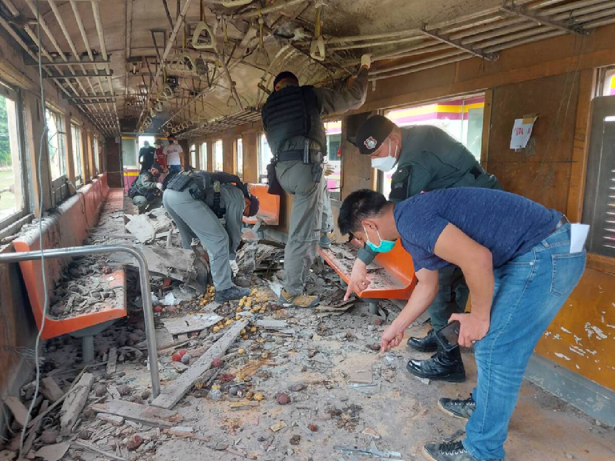 จนท.รอทหารเคลียร์พื้นที่  ซ่อมรางรถไฟถูกวางระเบิด