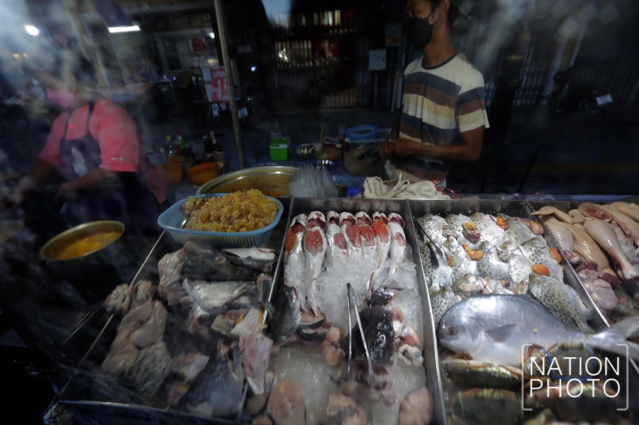 แกงส้มถุงเดียวก็เฟี้ยวได้ แม่ค้ารถเข็นสงขลา ยังขายราคาเดิมแถมเพิ่มปริมาณ