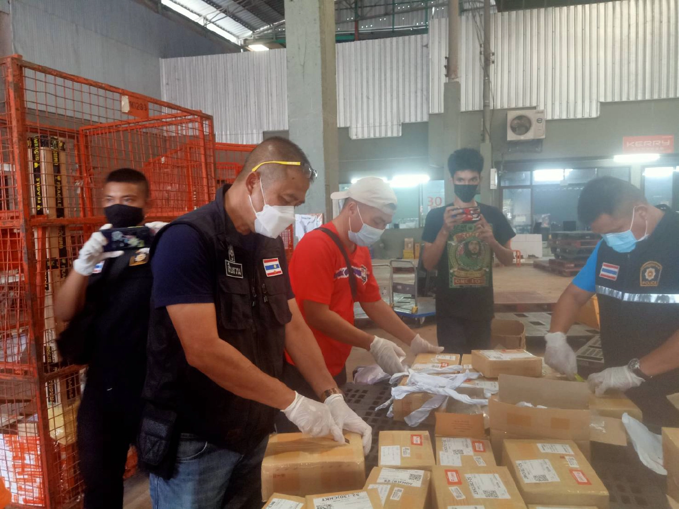 รวบยกแก๊ง 4 ลูกสมุนส่งกัญชาผ่านบริษัทขนส่งพัสดุเอกชน