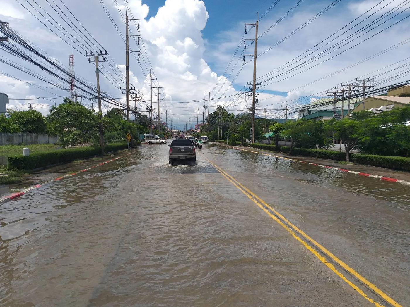 นิคมฯ บางปู เกือบเข้าสู่ภาวะปกติหลังเร่งระบายน้ำตลอดคืน