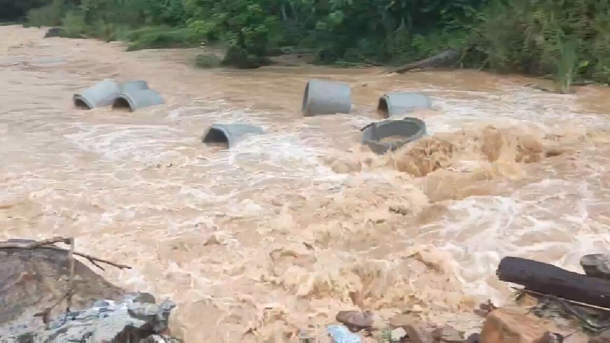ฝนถล่มนบพิตำ ซัดสองหมู่บ้านตัดขาด 200 ครัวเรือนเดือดร้อน