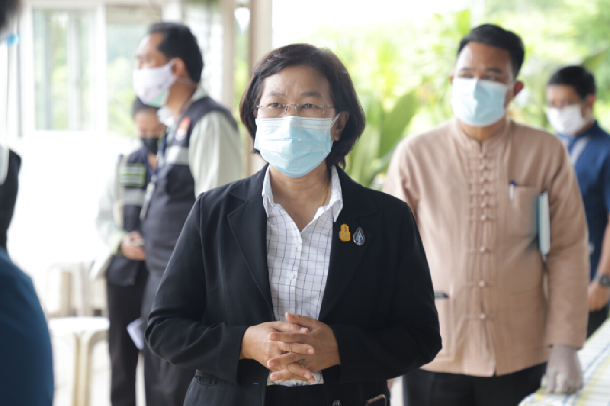 นำรถชีวนิรภัยตรวจโควิดโรงงานตัดเย็บเสื้อผ้าหลังติดเชื้อแล้ว 3 ราย