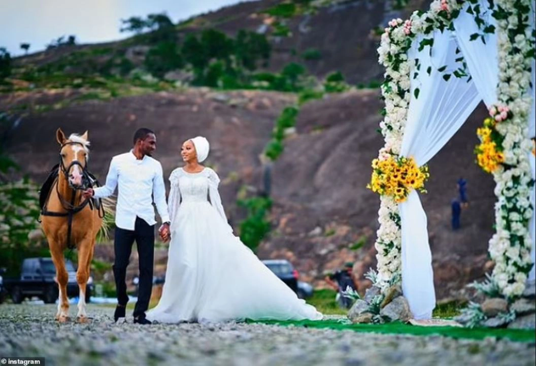 เปิดภาพวิวาห์สุดหรูลูกชายผู้นำไนจีเรีย