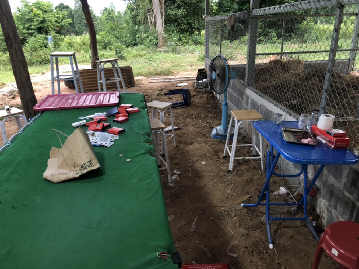 ตร.ซ้อนแผนปิดล้อมกลางป่า ตามไล่จับผีพนัน23รายวิ่งหนีกระเจิง