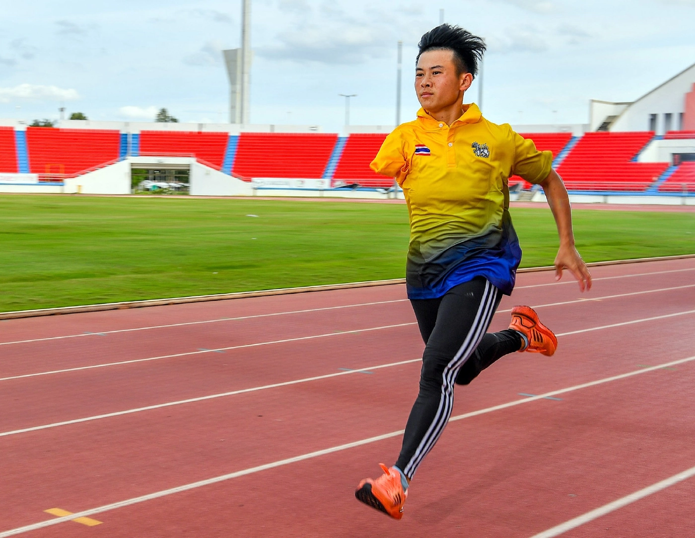 จิราพร ก๋ากัน นักกรีฑาคนพิการทีมชาติไทย