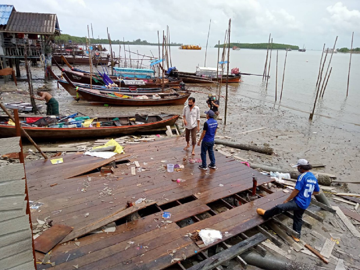 พายุงวงช้างพัดถล่มบ้านเรือนปชช.พังหลายหลัง