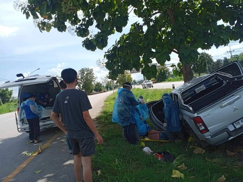 สาวพิษณุโลกหักหลบรถตัดหน้า-พุ่งชนต้นไม้เจ็บ 4