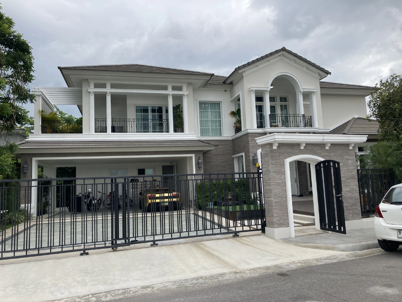 สะเทือนวงการบอล! เจ้าหน้าที่ยึดทรัพย์สินปธ.ลำพูนวอริเออร์