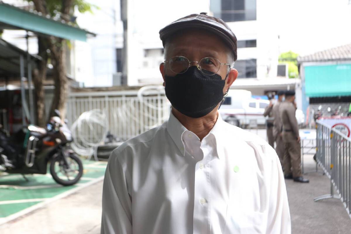 กลุ่มไทยไม่ทน เข้ารับทราบข้อกล่าวหา  สน.นางเลิ้ง