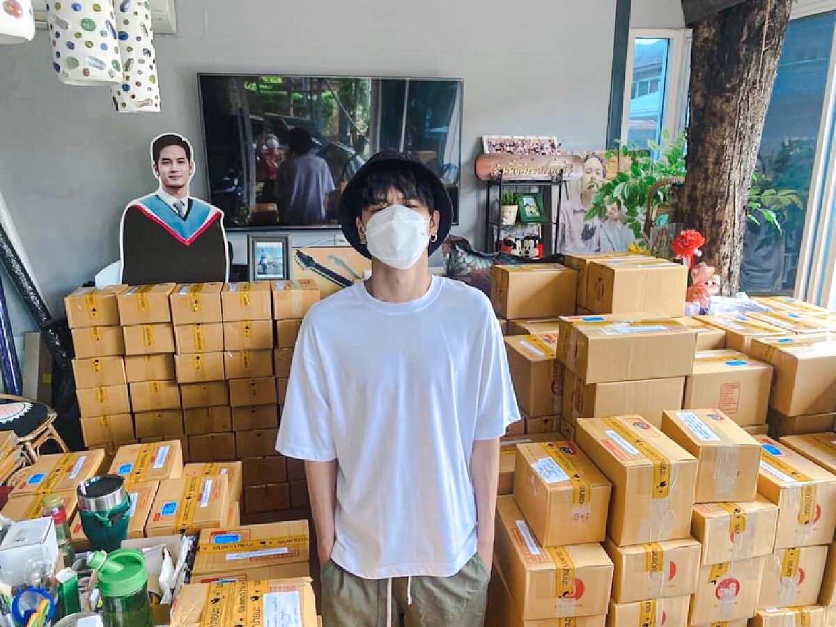 “เก้า จิรายุ” ร่วมใจสู้ภัยโควิด ส่งกล่องปันสุข 505 กล่อง
