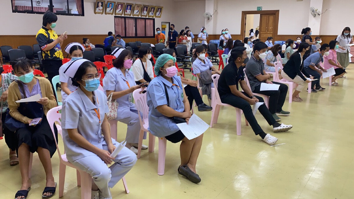 หมอพยาบาลศรีสะเกษ ดีใจได้รับการฉีดไฟเซอร์เข็ม 3