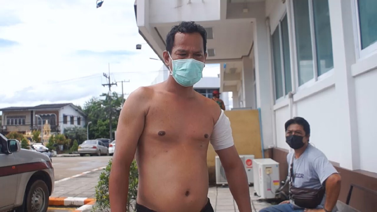 หนุ่มคลั่งบุกแทงผู้ใหญ่บ้านเฉียดตายกลางวงสภากาแฟ