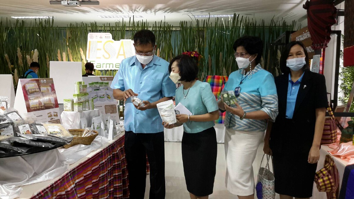 ขอนแก่นเปิดไลฟ์สดผ่านเพจ  “ESAN  FARMERS  FAIR”  ขายสินค้าช่วยเกษตรกร