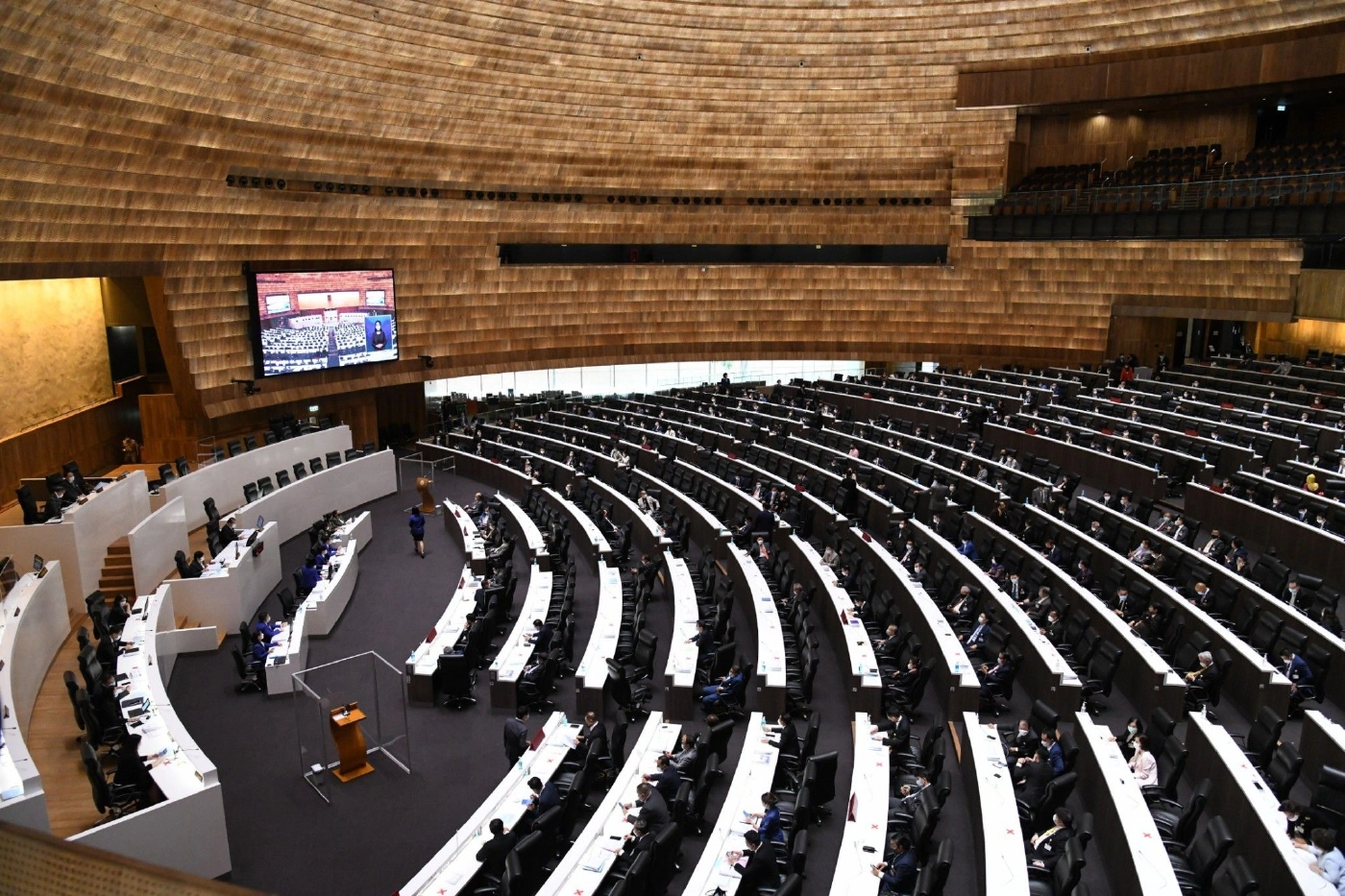 แค่เปิดก็เดือดแล้ว ! “ฝ่ายค้าน” ซัดแรง “ผู้นำโง่เราจะตายกันหมด”