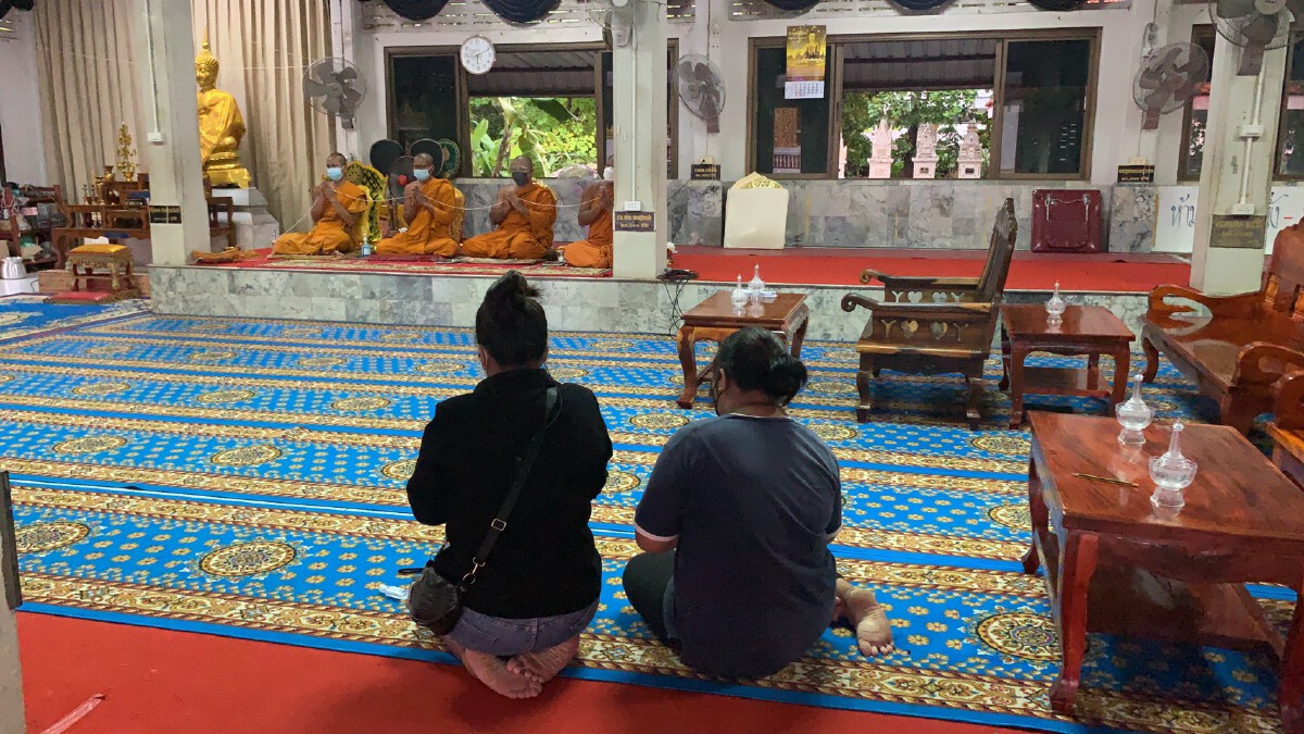 ศรีสะเกษประคองเผาศพโควิด หญิง 24 ปี หัวเตาเผาพัง