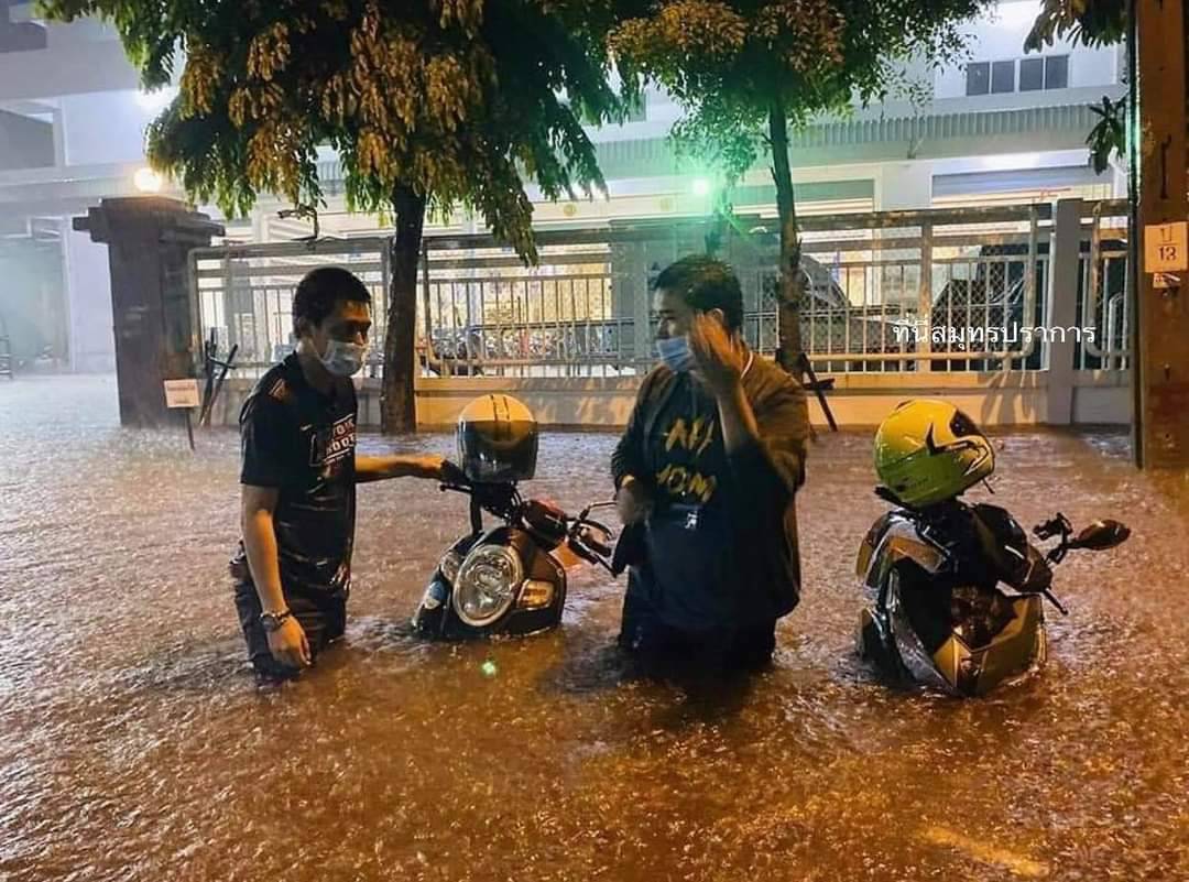 นิคมฯ บางปู ฝนตกหนักน้ำท่วมขังสูง 