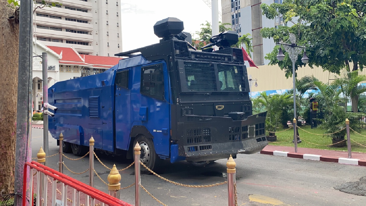 เยาวรุ่นทะลุแก๊สแกงหม้อใหญ่ หน้า ตร. นัดใหม่แยกดินแดง