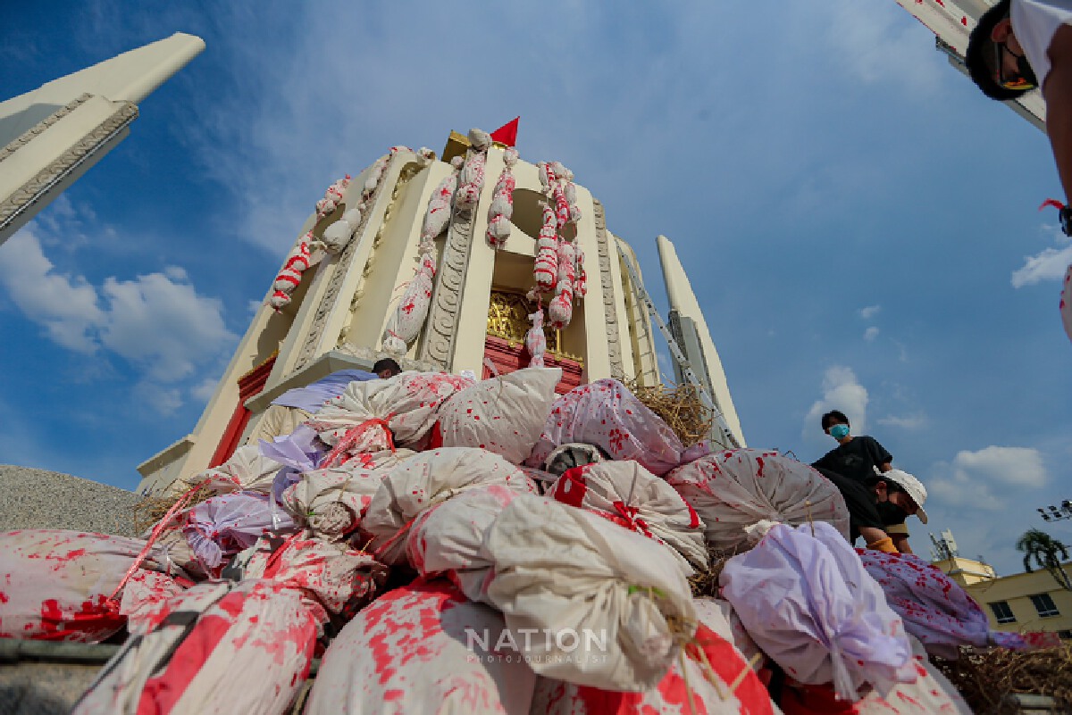 ไทม์ไลน์สถานการณ์การชุมนุม 18 ส.ค.64 ยังมีการปะทะที่บริเวณแยกดินแดง