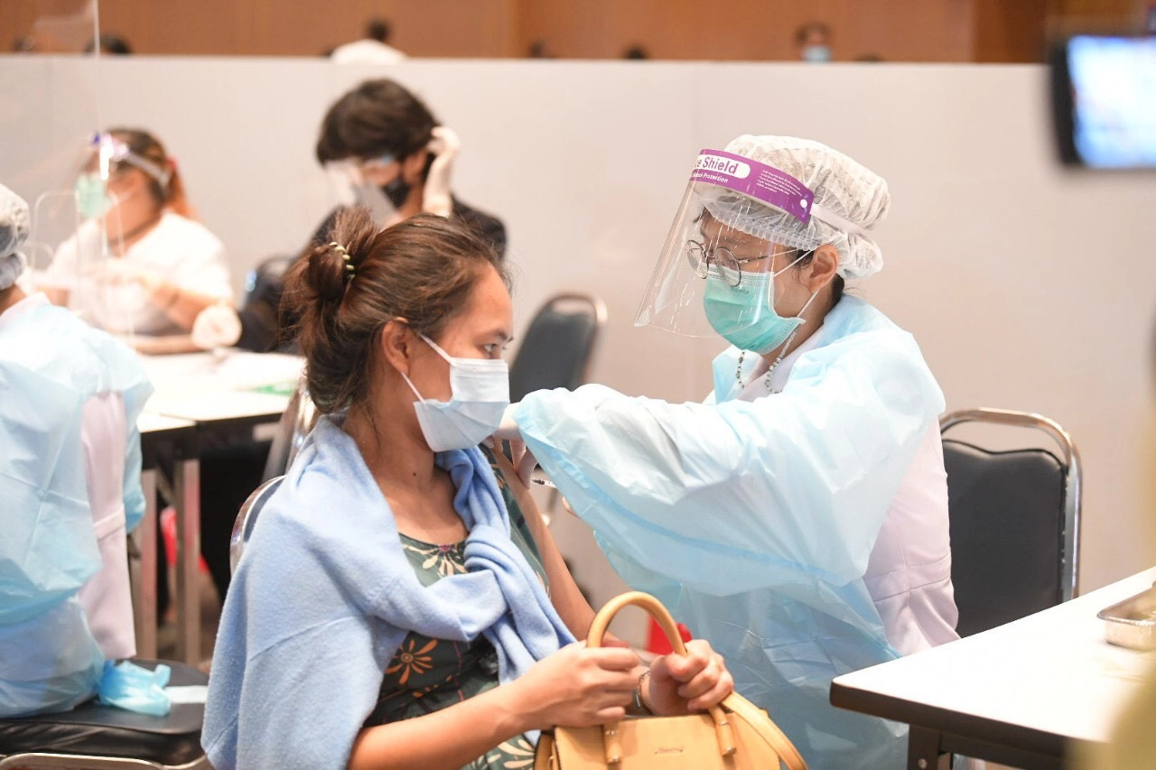 สธ.เล็งเสนอ ศบค. บังคับหญิงตั้งครรภ์ WFH 100%