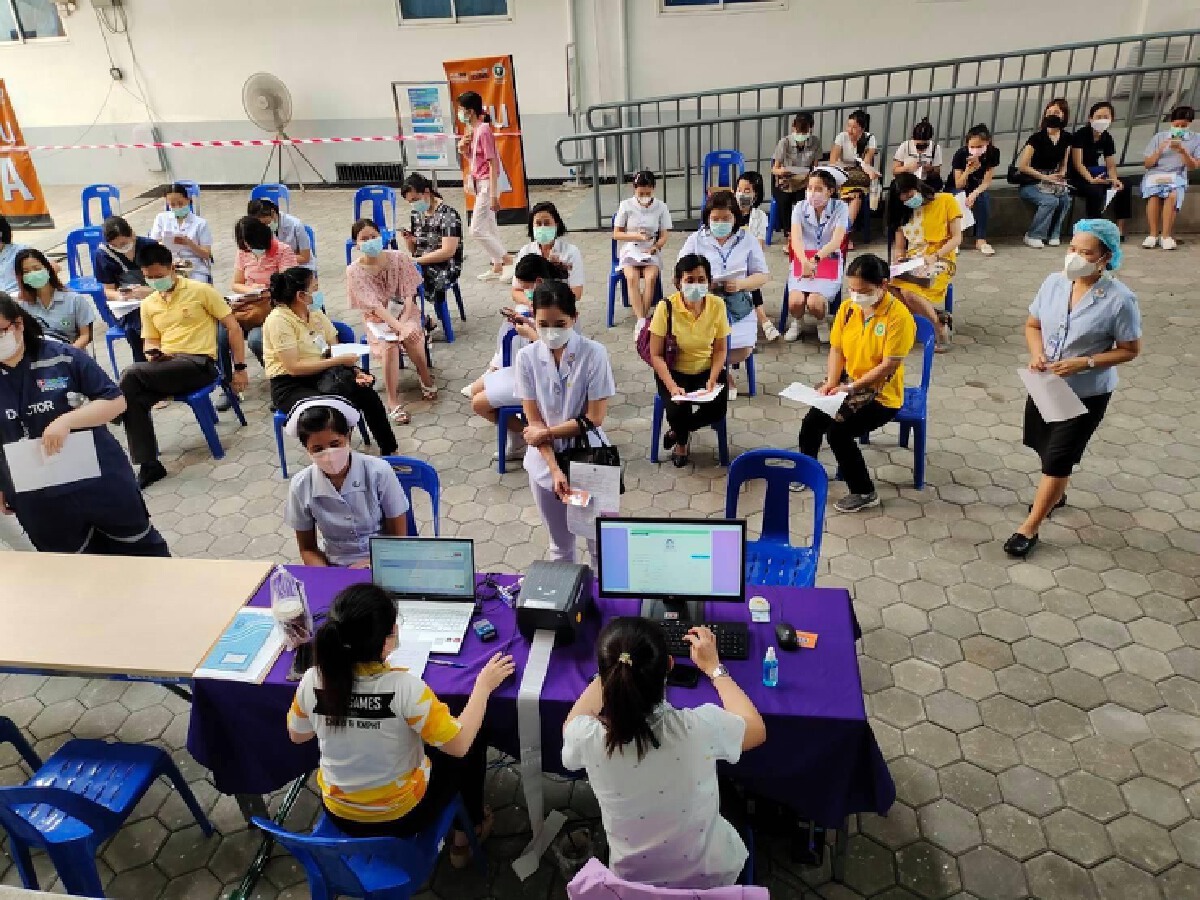 เชียงใหม่เร่งฉีดวัคซีนไฟเซอร์ให้บุคลากรการแพทย์  10,320 โดส 