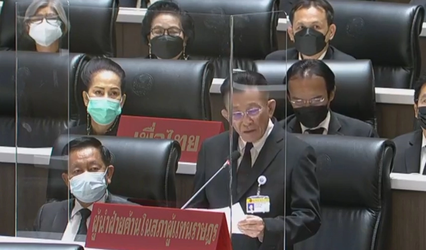 นายสมพงษ์ อมรวิวัฒน์ ผู้นำพรรคฝ่ายค้าน 