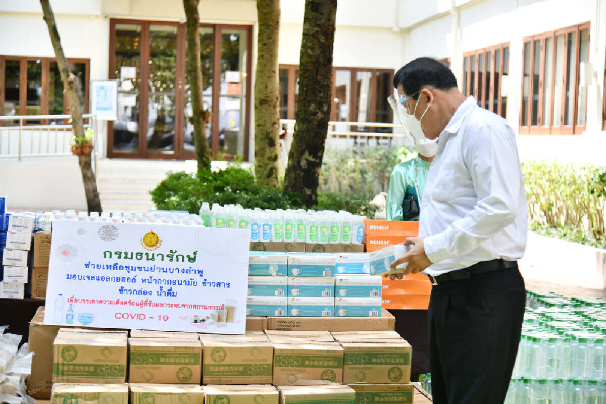“ยุธนา” ลงพท.ชุมชนบางลำพู ส่งมอบชุด PPE ฟ้าทะลายโจร ฯลฯ ช่วยวิกฤติโควิด-19