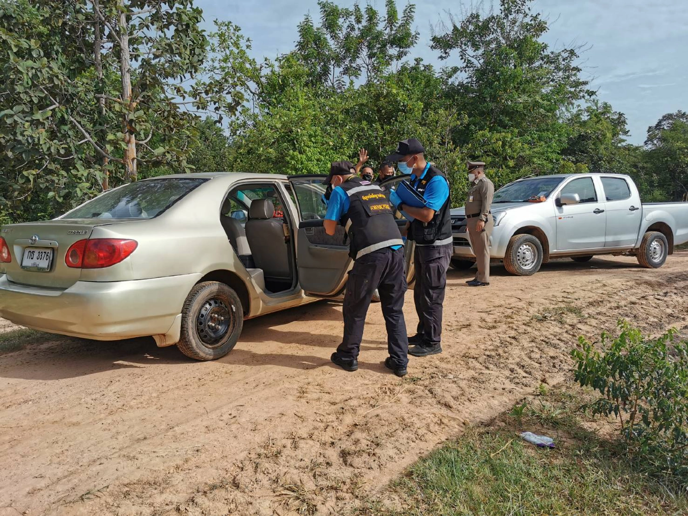 ตำรวจยิงปะทะแก๊งค้ายากลางทุ่งวิสามัญดับ 1 รวบได้ 3