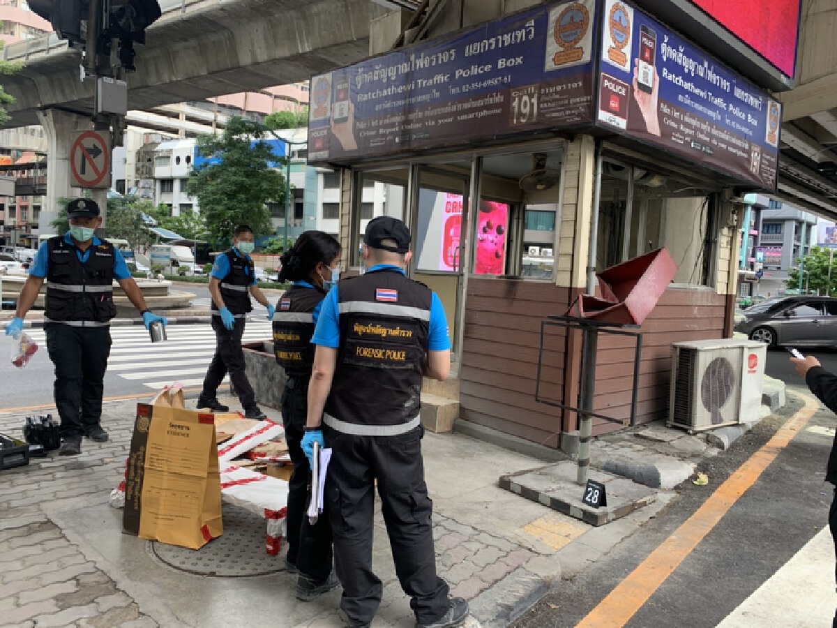 พฐ.ตรวจความเสียหายป้อมจราจรถูกเผา-ทุบเสียหาย