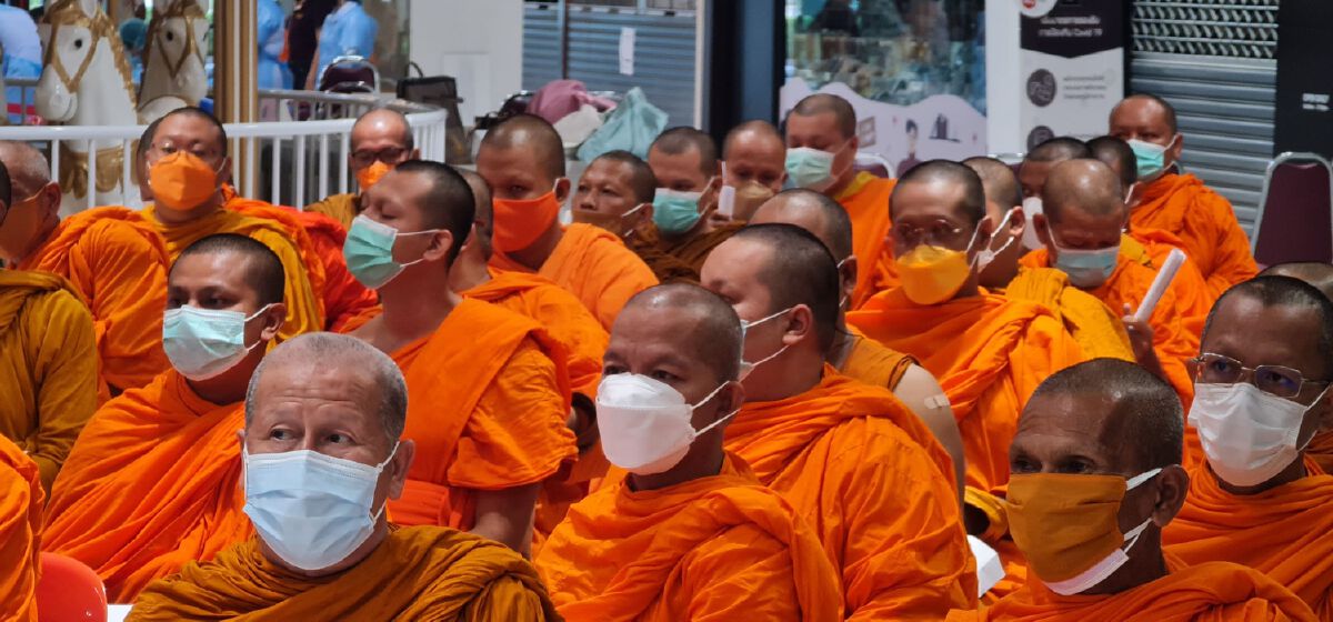 เอกชนจ.ตรัง ควักเงินซื้อวัคซีนฉีดพระสงฆ์ด่านหน้านำร่อง 100 รูป