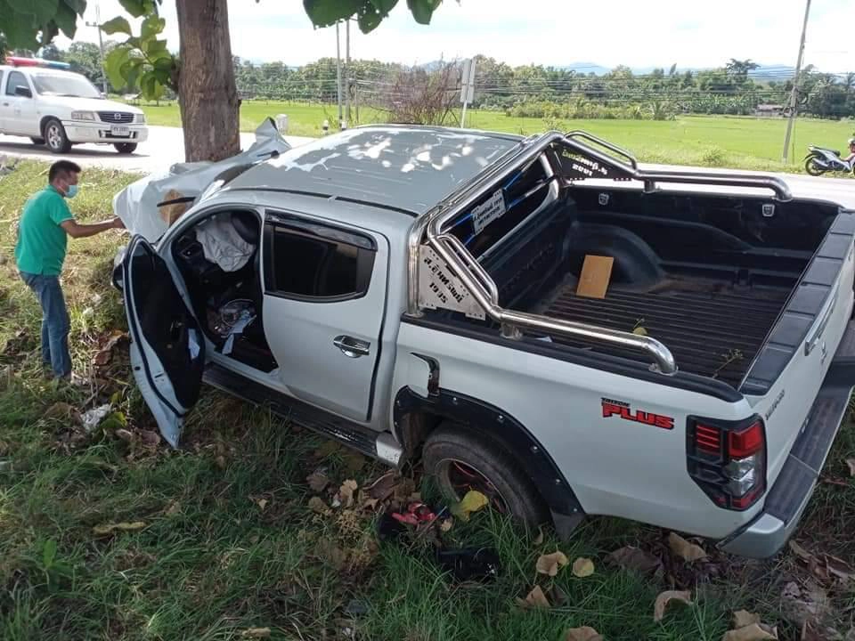 สาวพิษณุโลกหักหลบรถตัดหน้า-พุ่งชนต้นไม้เจ็บ 4