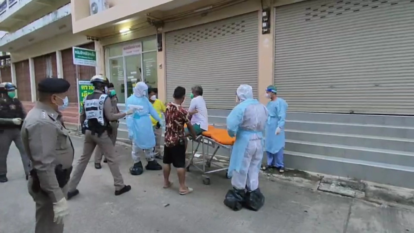 ส่ง 2 พลเมืองดีกักตัว หลังช่วยรวบชายสติเพี้ยนติดโควิดหนีกักตัว