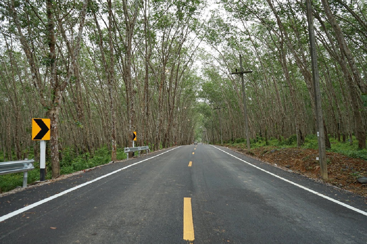 ทางหลวงชนบทลาดยางถนนเชิงสะพานข้ามคลองพิกุล จ.ตรัง แล้วเสร็จ