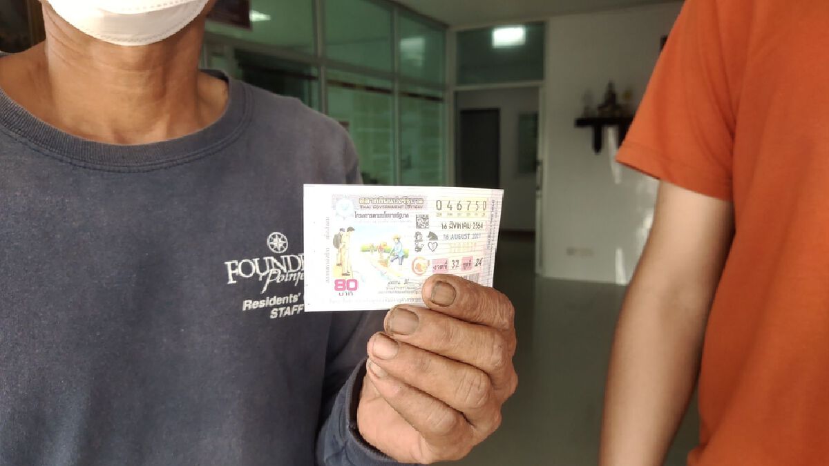 สองพ่อลูกเฮลั่น!! ถูกรางวัลที่ 1 รับ 6 ล้าน เชื่อ "ไอ้ไข่" ให้โชค