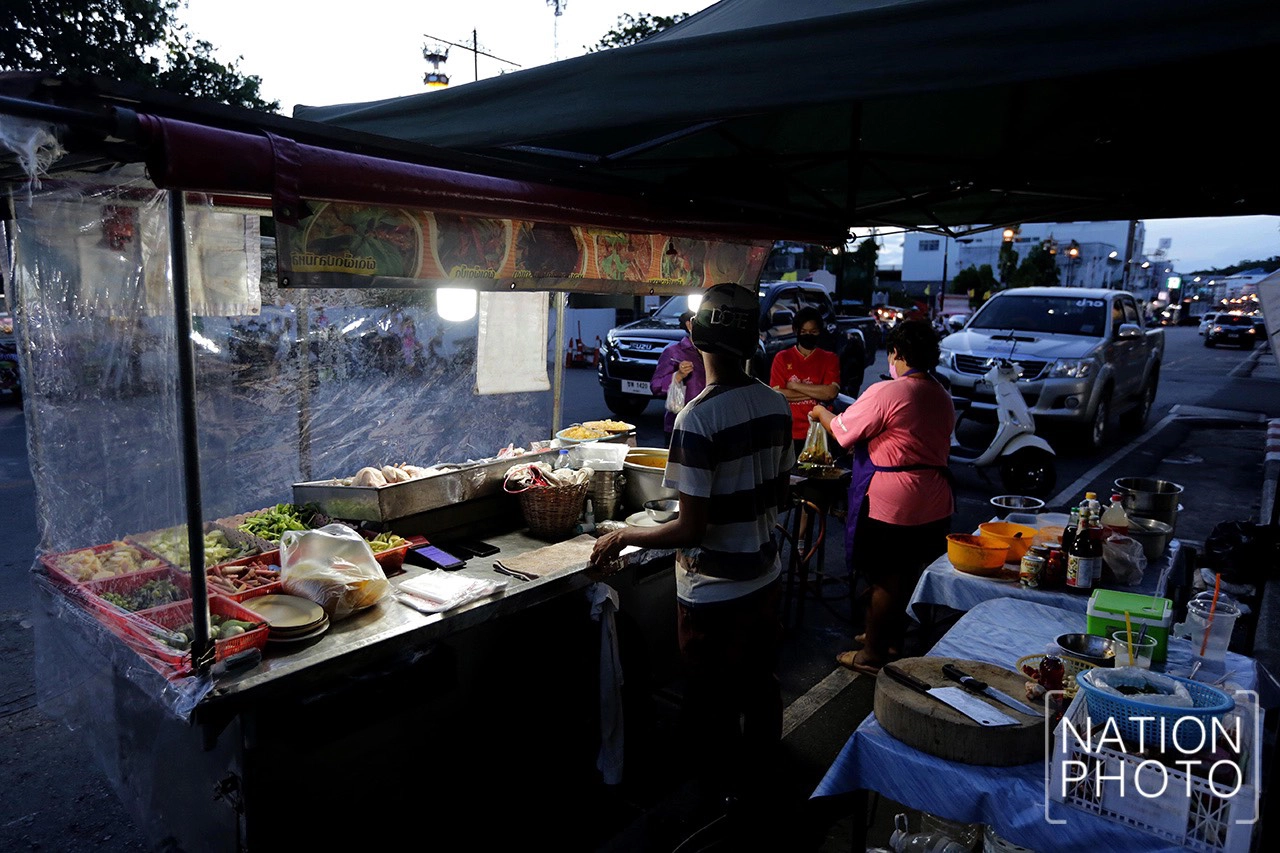 แกงส้มถุงเดียวก็เฟี้ยวได้ แม่ค้ารถเข็นสงขลา ยังขายราคาเดิมแถมเพิ่มปริมาณ