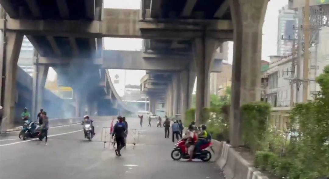 บช.น. แถลงยึดไปป์บอมบ์ 200 ลูกจากม็อบ 20 ส.ค. พร้อมขอเวลาตรวจคลิปเดือด