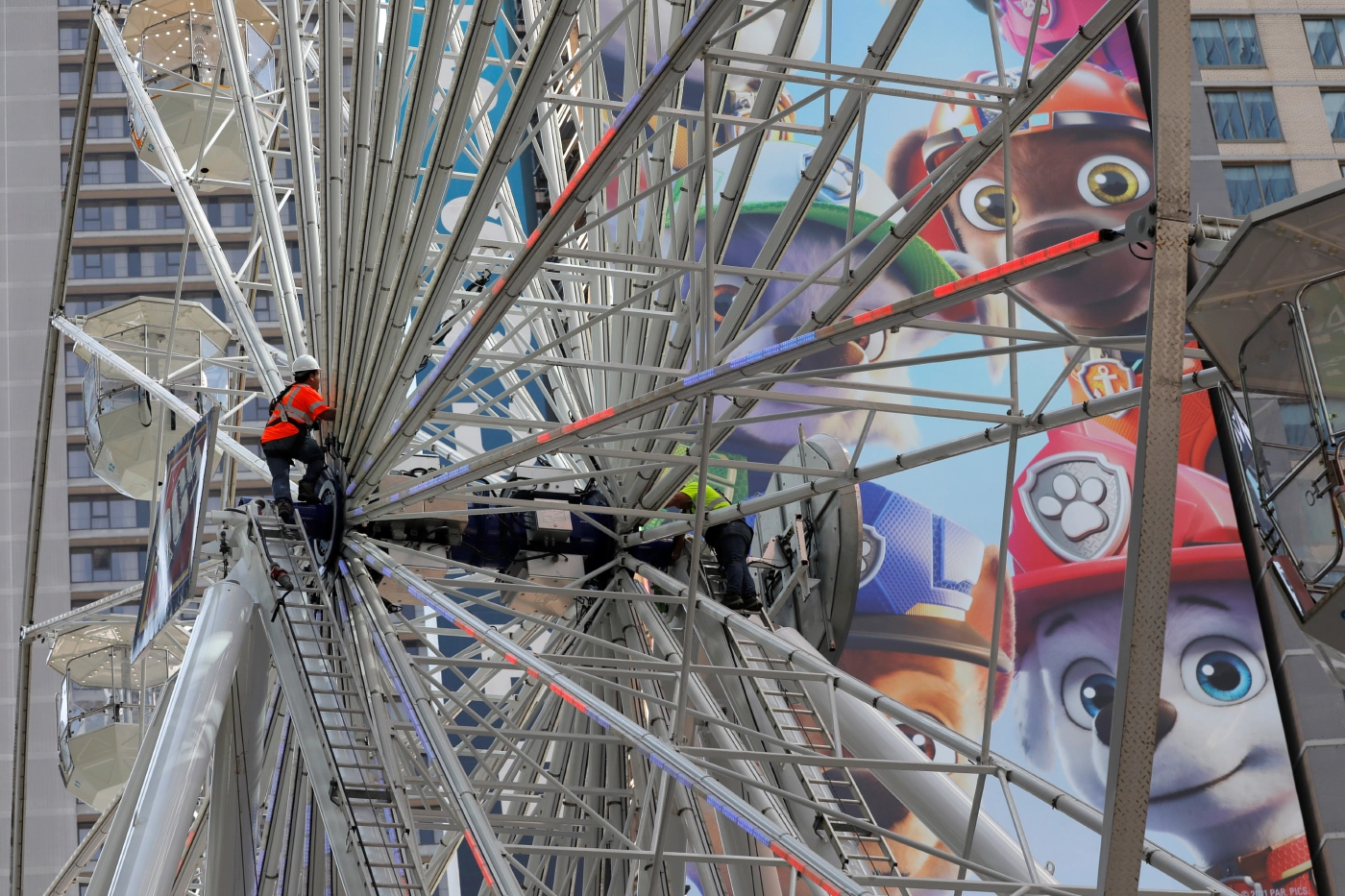 ชิงช้าสวรรค์ไทม์สแควร์ ชีวิตชีวาที่กลับมาของนิวยอร์กซิตี้