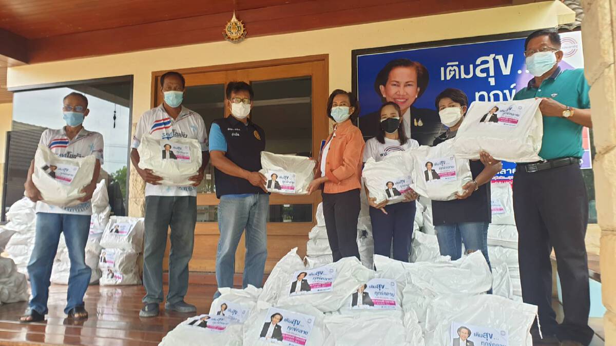 "ส.ส.พรรณสิริ" ขอบคุณ "บิ๊กป้อม" จัดถุงยังชีพช่วยชาวสุโขทัย 1,000 ชุด