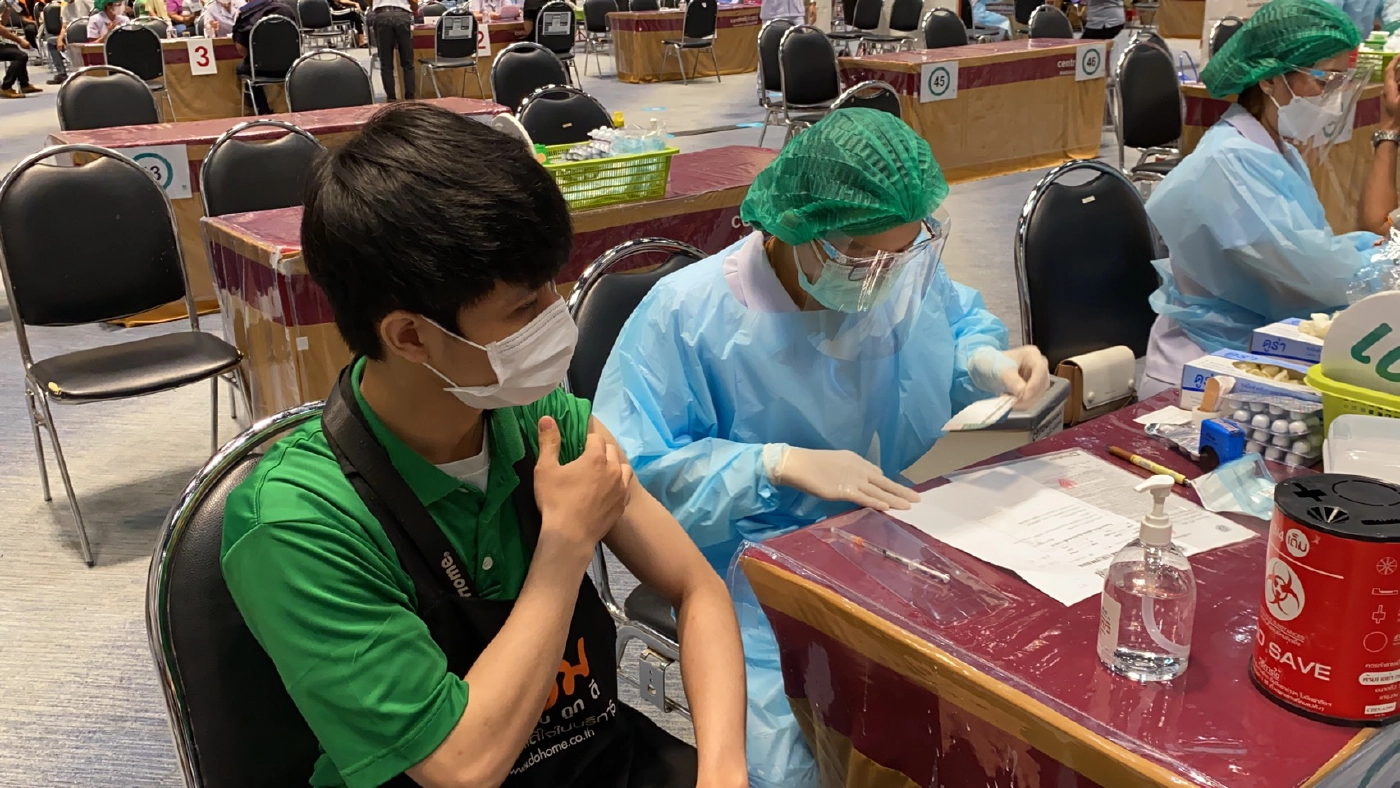 รพ.มหาราชโคราช ลุยฉีดซิโนฟาร์มเข็ม1 AZเข็ม2 พร้อมแจงATKกับPCR