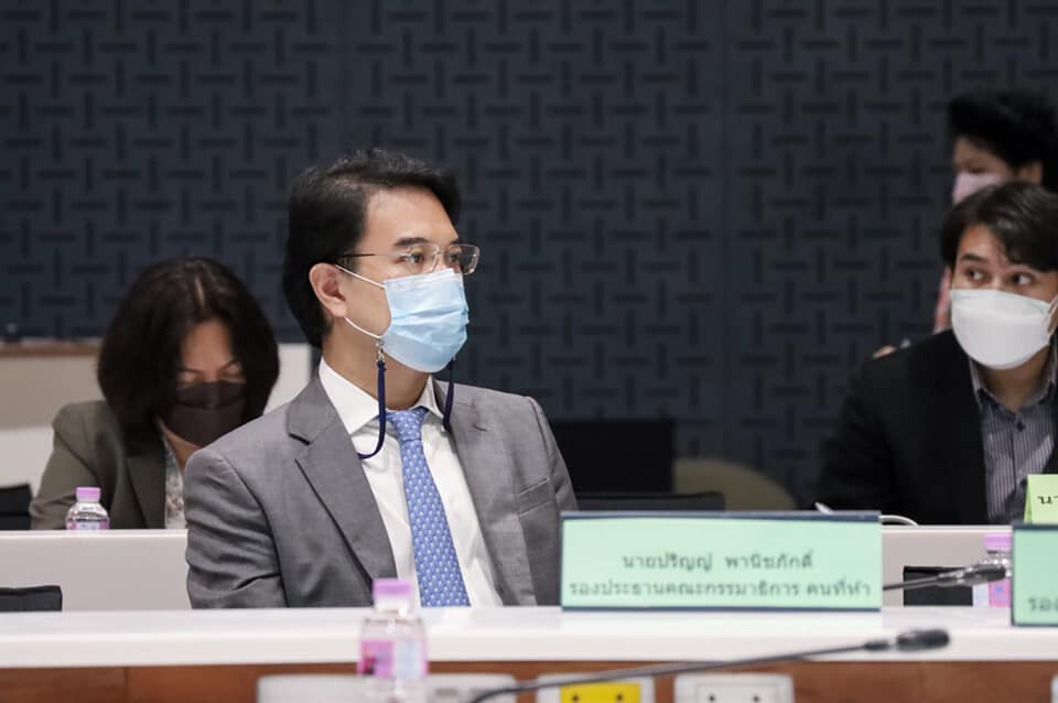 นายปริญญ์ พานิชภักดิ์ รองหัวหน้าพรรค และหัวหน้าทีมเศรษฐกิจ พรรคประชาธิปัตย์ 