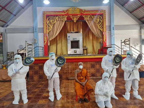 ฮือฮา! ชุด PPE รุ่นใหม่ ออกแบบสำหรับพระสงฆ์โดยเฉพาะ