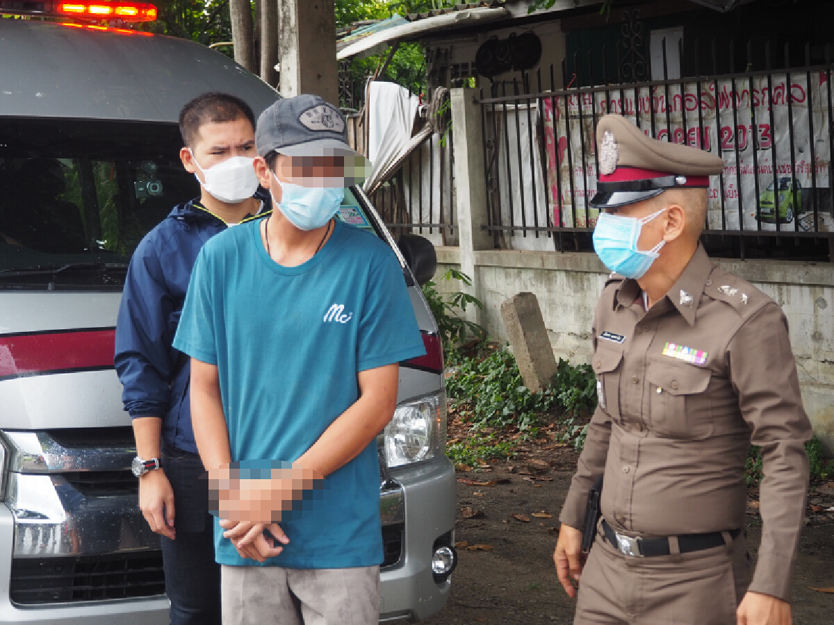 ตร.นำตัวโจรหนุ่มบุกเดี่ยวจี้แบงก์ ทำแผนประกอบคำรับสารภาพ