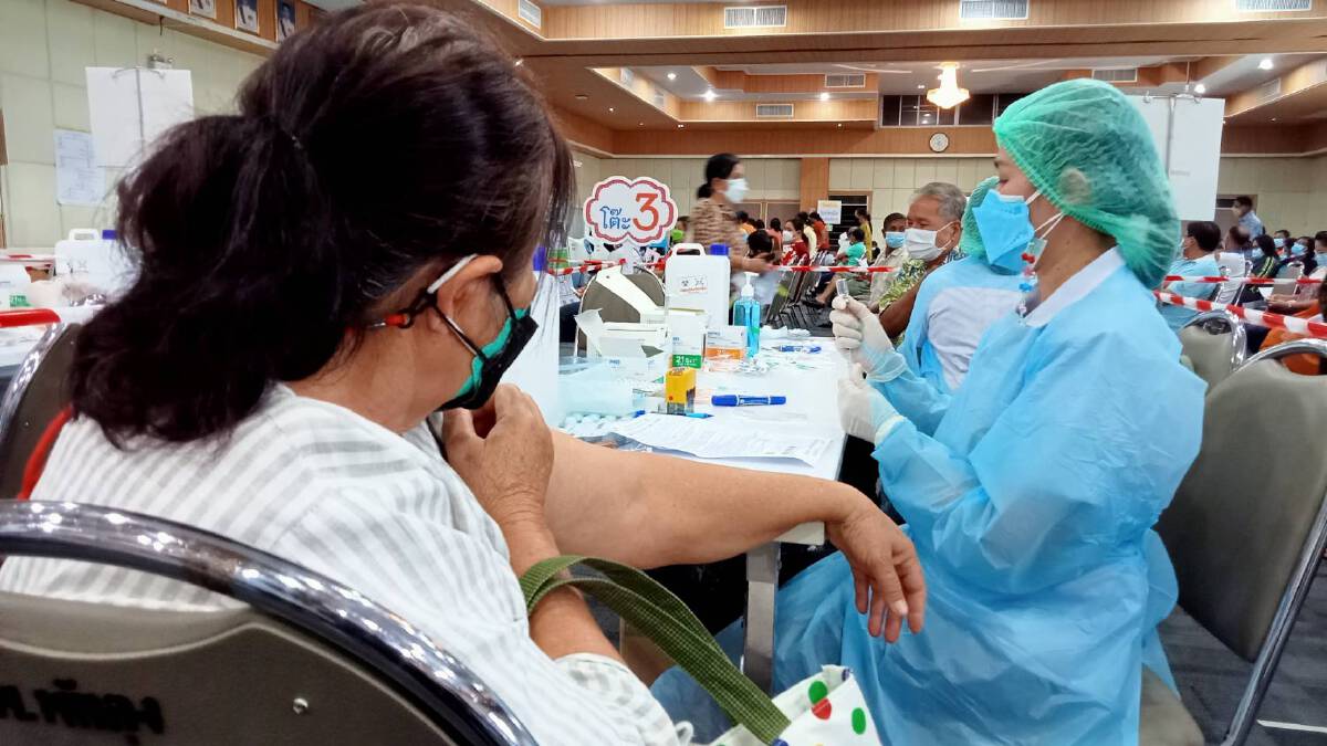 ประชาชน 3 กลุ่มโรคเสี่ยงพัทลุง เข้ารับวัคซีนรอบพิเศษต่อเนื่อง 1500 คน