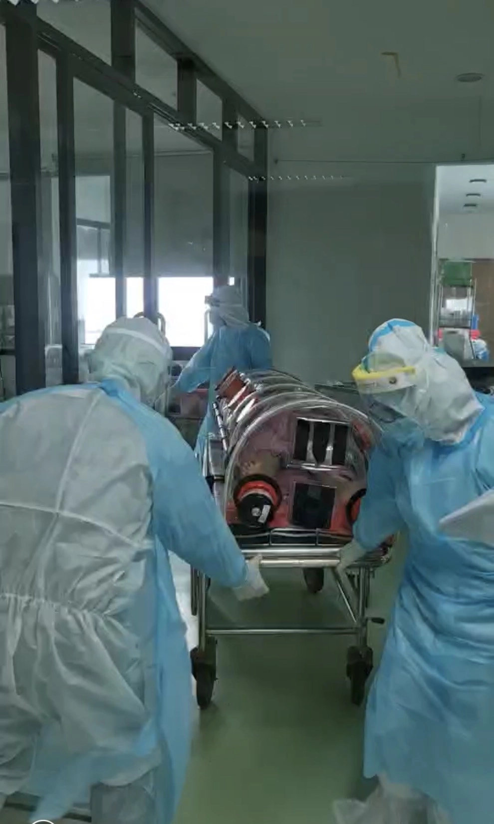 ปฏิบัติการบีบหัวใจหมอ กู้ชีพหญิงตั้งครรภ์ติดโควิดและทารกในภาวะวิกฤติ