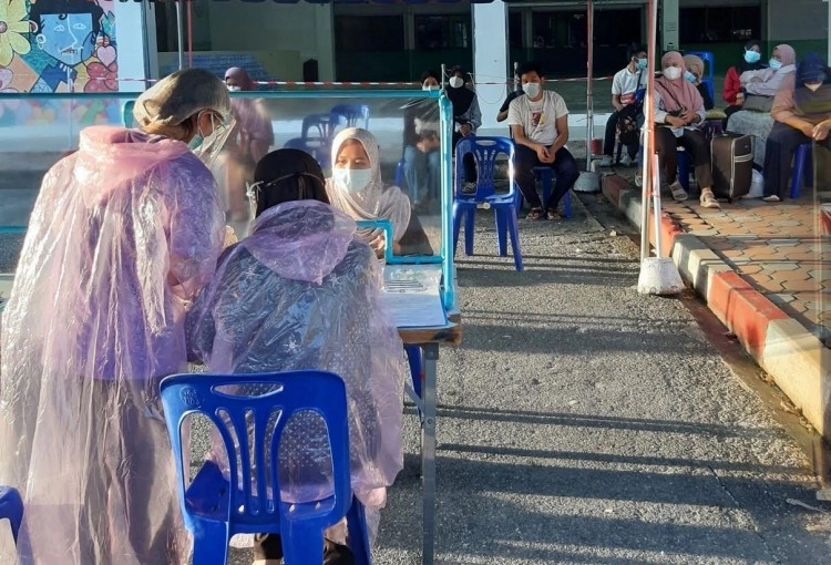 สสจ.ยะลา สอบด่วนกรณีผู้ป่วยโควิด-จนท. รพ.สนามบันนังสตา อาหารเป็นพิษ 37 ราย