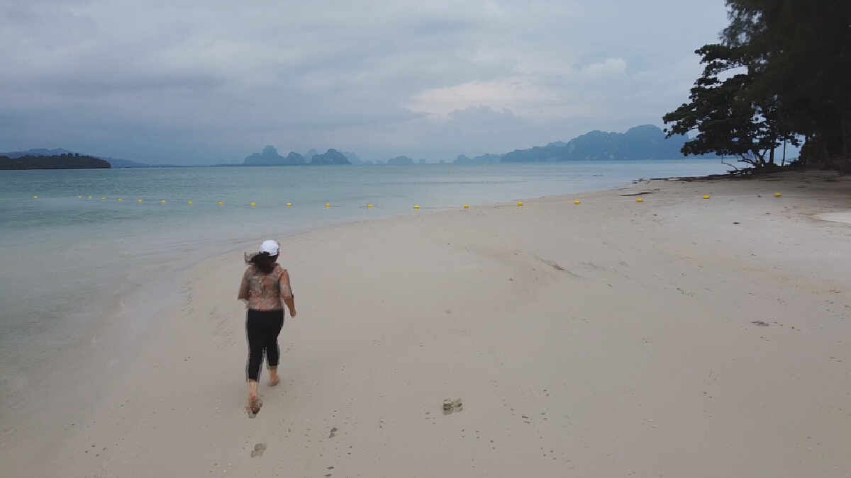 งามล้ำภาพมุมสูงเกาะละวะใหญ่ หาดสวย ทะเลใส เพชรเม็ดงามในอ่าวพังงา