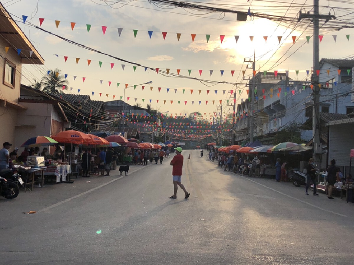 “กาดหัวเวียง”ชวนชุมชนซื้อขายฝ่าวิกฤติโควิด